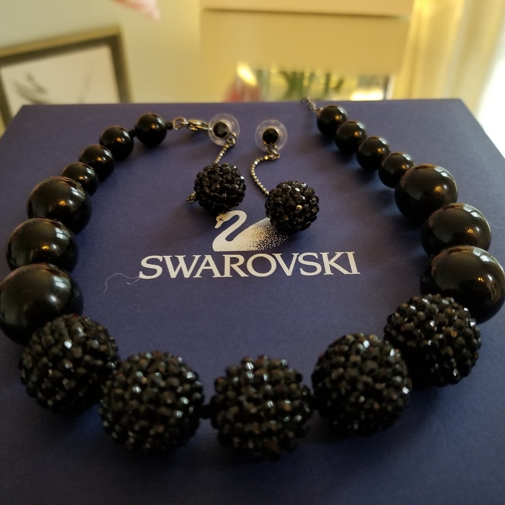 Swarowski Chocker Necklace and Earrings